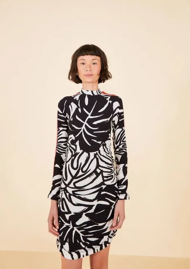 311328 22431 1 vestido curto franzido estampado tropicos