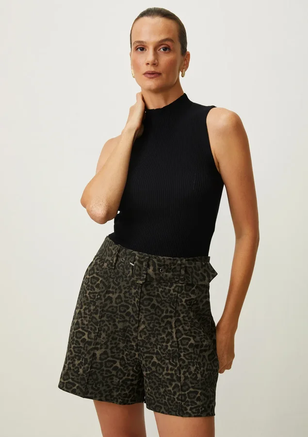 241125100 1023 050 shorts onca escura